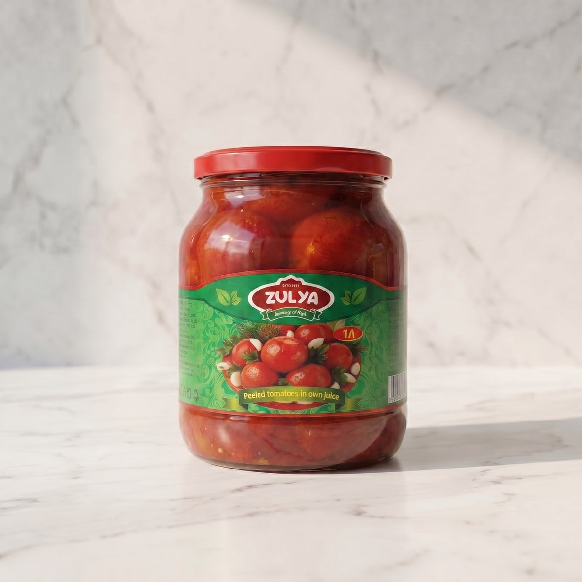 Peeled tomatoes in own juice (Zulya)