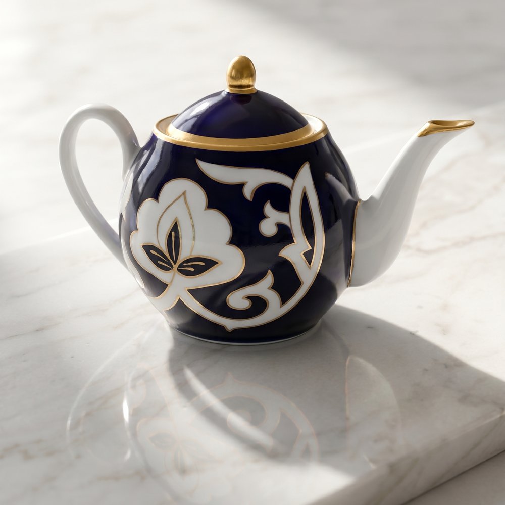 Porcelain teapot, classic